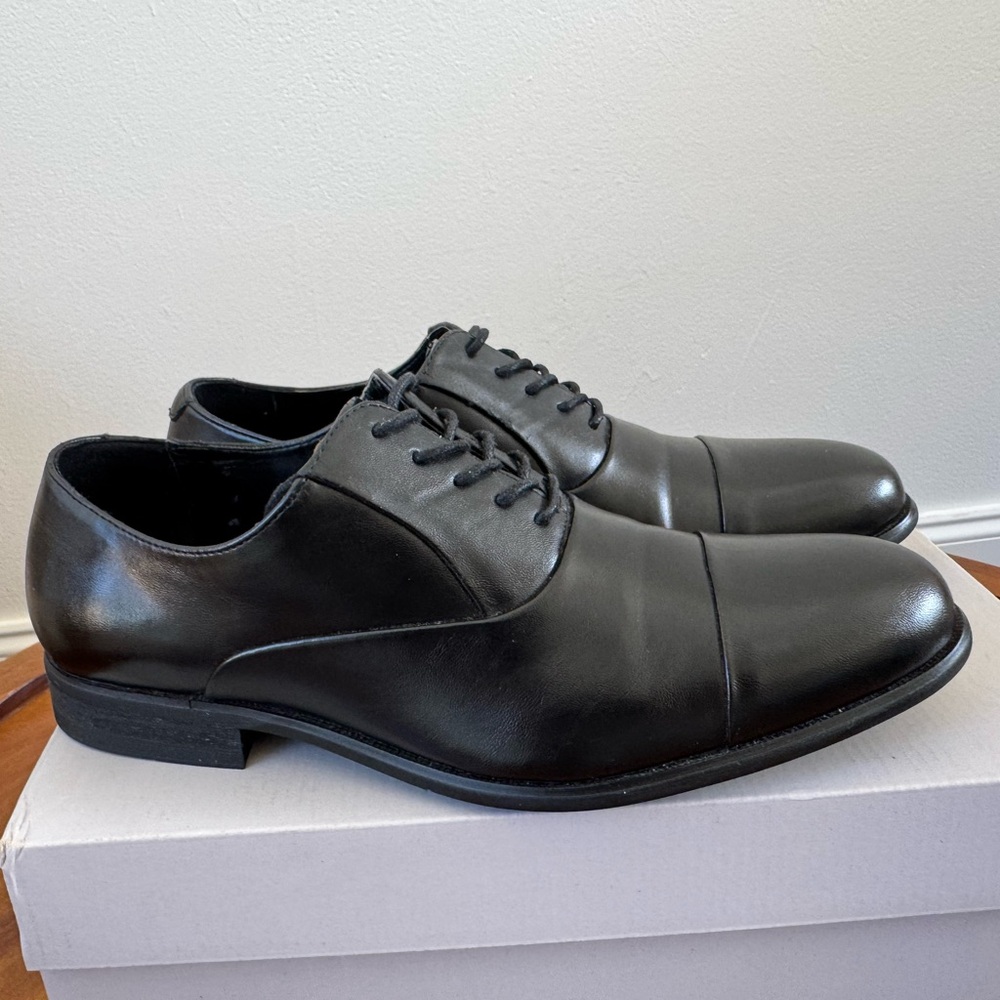 🟡 Reaction Kenneth Cole Black Oxford Shoes with Cap Toe and Polished Finish